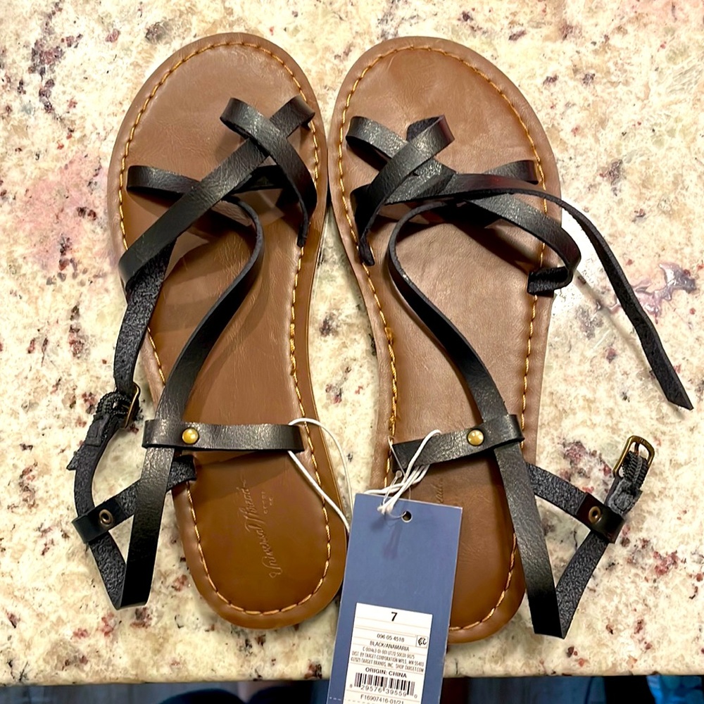 Brown/black strapped sandals